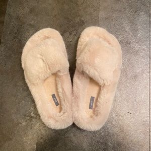 American Eagle Slippers Size S